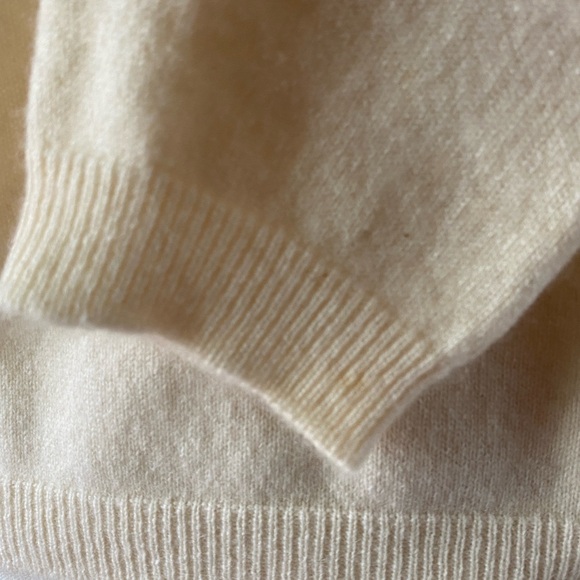 Debra C Beverly Hills. Crewneck Cream Cashmere Sweater, Made in Scotland, M - Picture 4 of 8